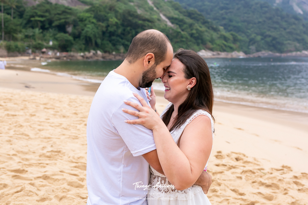 Ensaio de gestante na praia - Praia Vermelha, Urca, Rio de Janeiro - Fotógrafo de ensaios Thiago Antunes em Rio de Janeiro