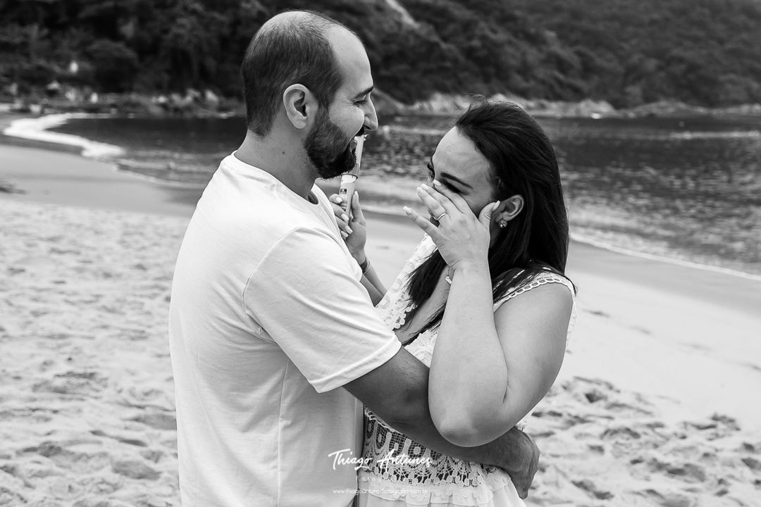 Ensaio de gestante na praia - Praia Vermelha, Urca, Rio de Janeiro - Fotógrafo de ensaios Thiago Antunes em Rio de Janeiro