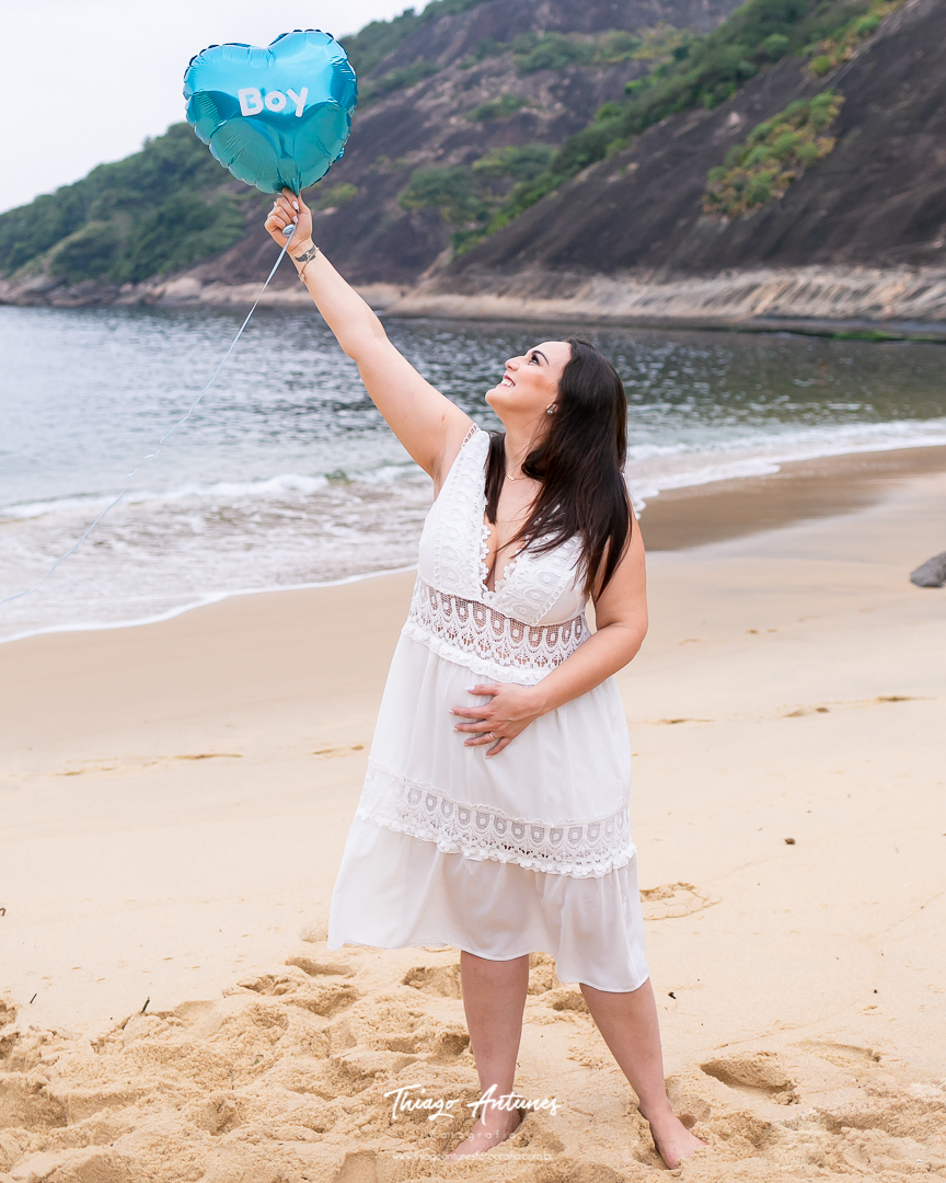 Ensaio de gestante na praia - Praia Vermelha, Urca, Rio de Janeiro - Fotógrafo de ensaios Thiago Antunes em Rio de Janeiro