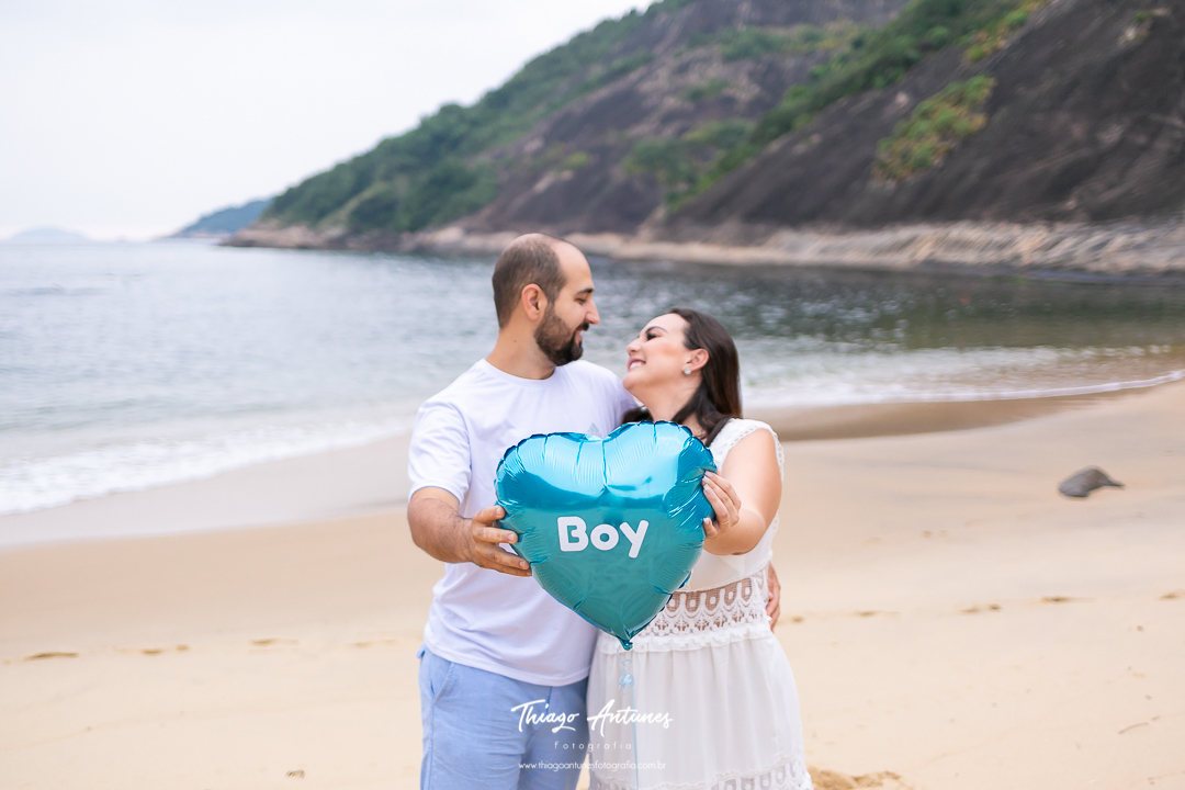 Ensaio de gestante na praia - Praia Vermelha, Urca, Rio de Janeiro - Fotógrafo de ensaios Thiago Antunes em Rio de Janeiro