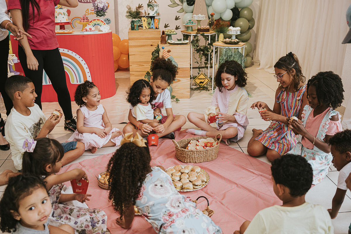 Mara Eventos
Aniversario de Criança
Bolo de aniversario