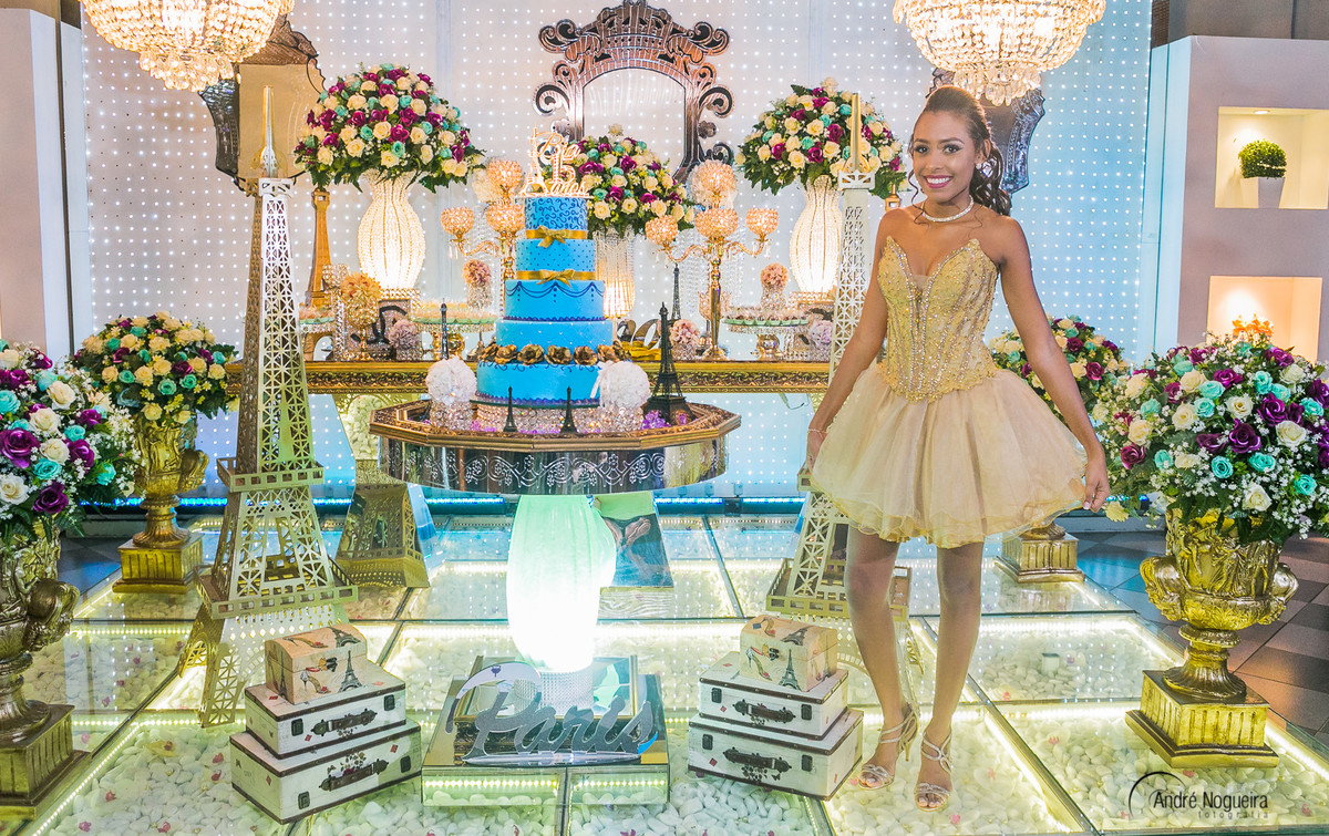 debutante rj, linda debutante posando ao lado do bolo, casa de festa espaço 525, andre nogueira fotografia rj