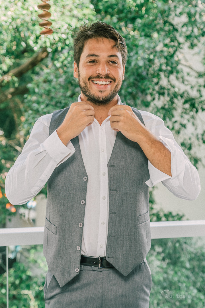 noivo se arrumando durante o seu making of noivo por andre nogueira fotografia espaço coliseu vargem grande