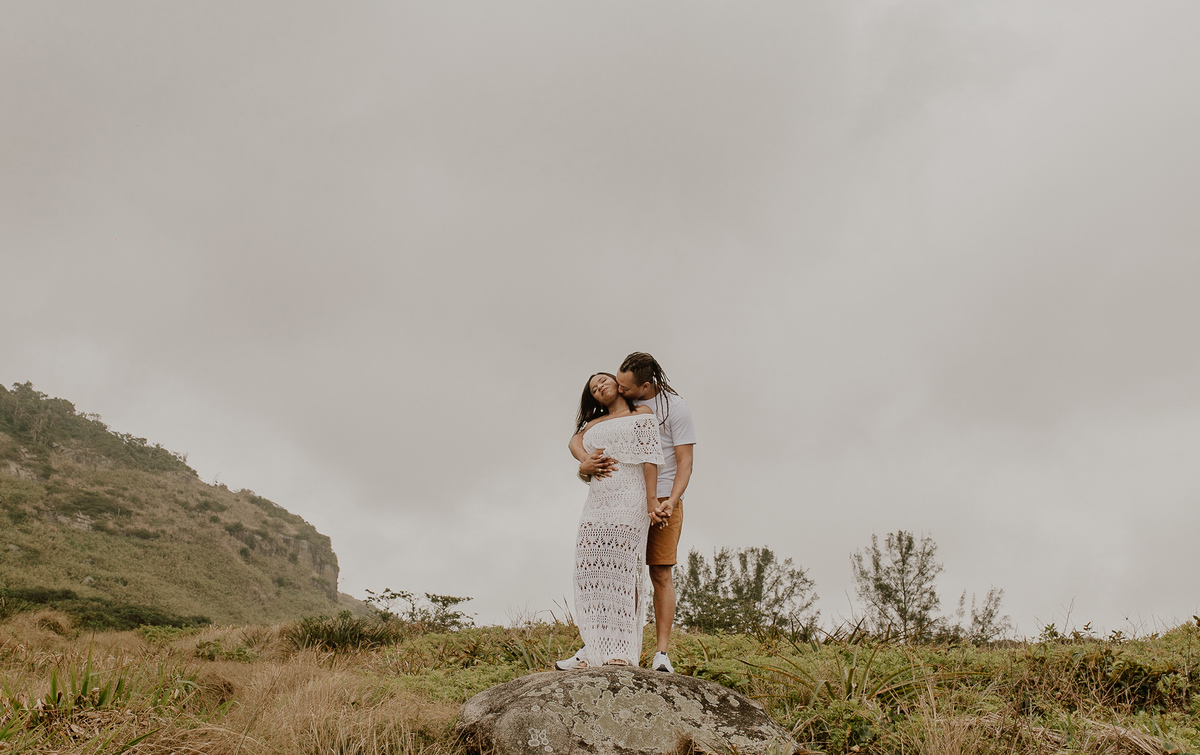 ensaio casal fotográfico casal romantico na praia grumari e prainha rj