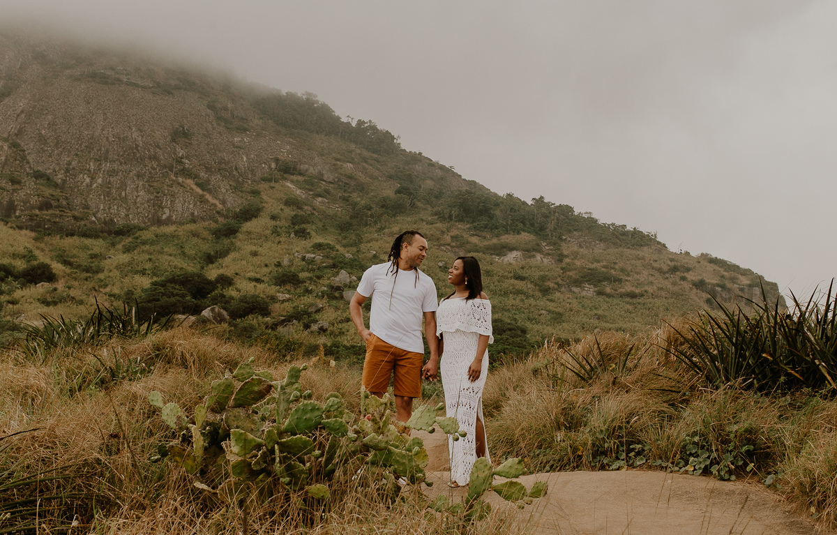 ensaio fotográfico pré casamento em cenários naturais grumari prainha por andre nogueira fotografia fotografo profissional para ensaio pré casamento no rio de janeiro