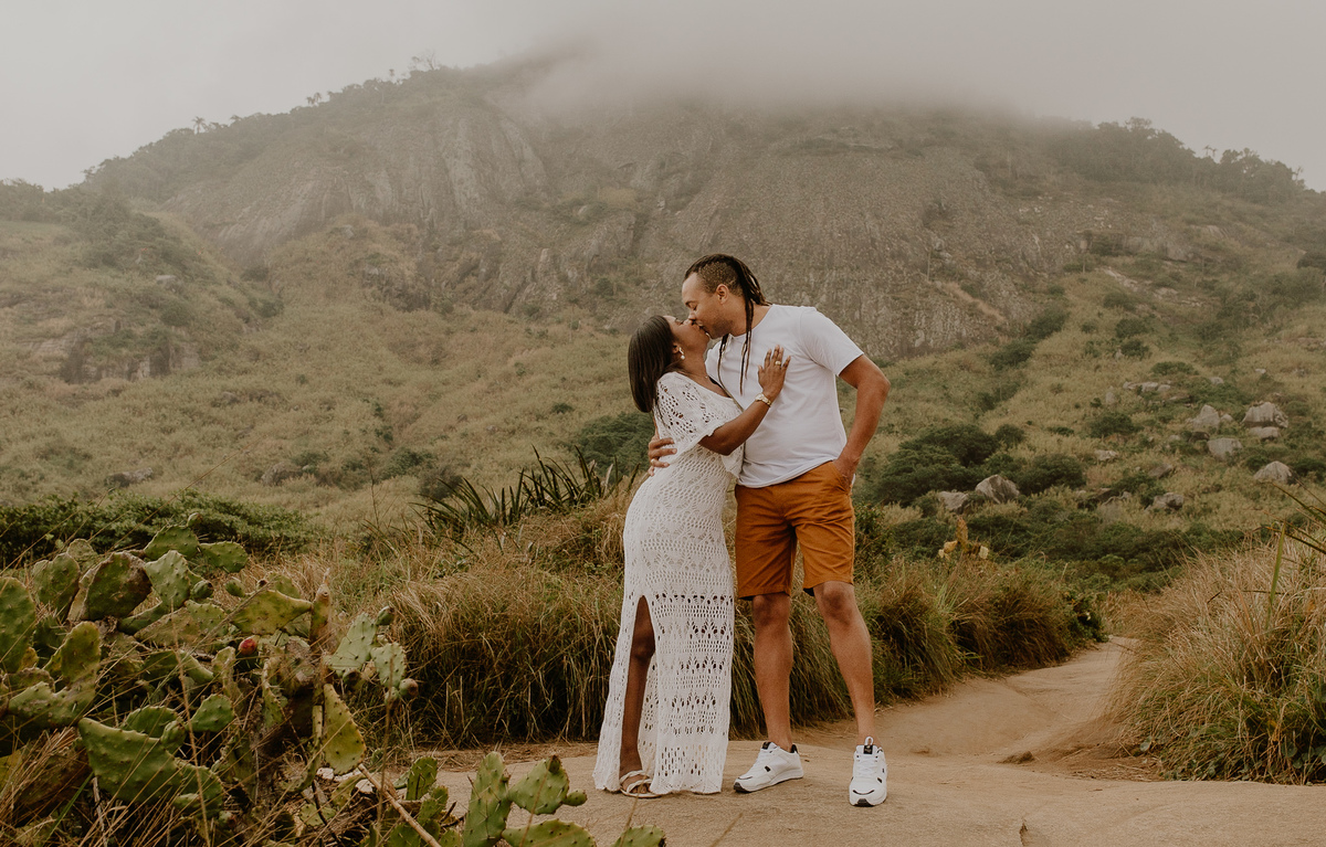 fotografo profissional para ensaio pré casamento rj andré nogueira fotografia  registra fotografia de casal na prainha recreio dos bandeirantes