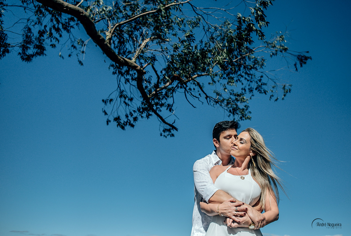 noiva rj casal abraçado reserva uana ete pre wedding