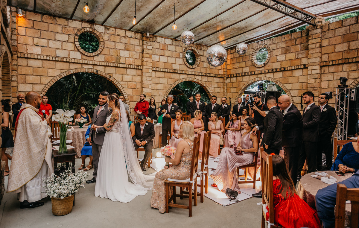 linda cerimonia de casamento no espaço coliseu eventos vargem grande