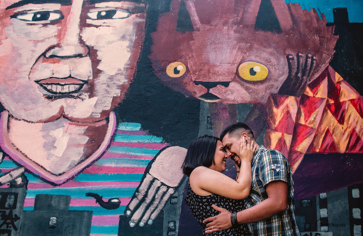 ensaio casal sp casal se abraçando beco do batman