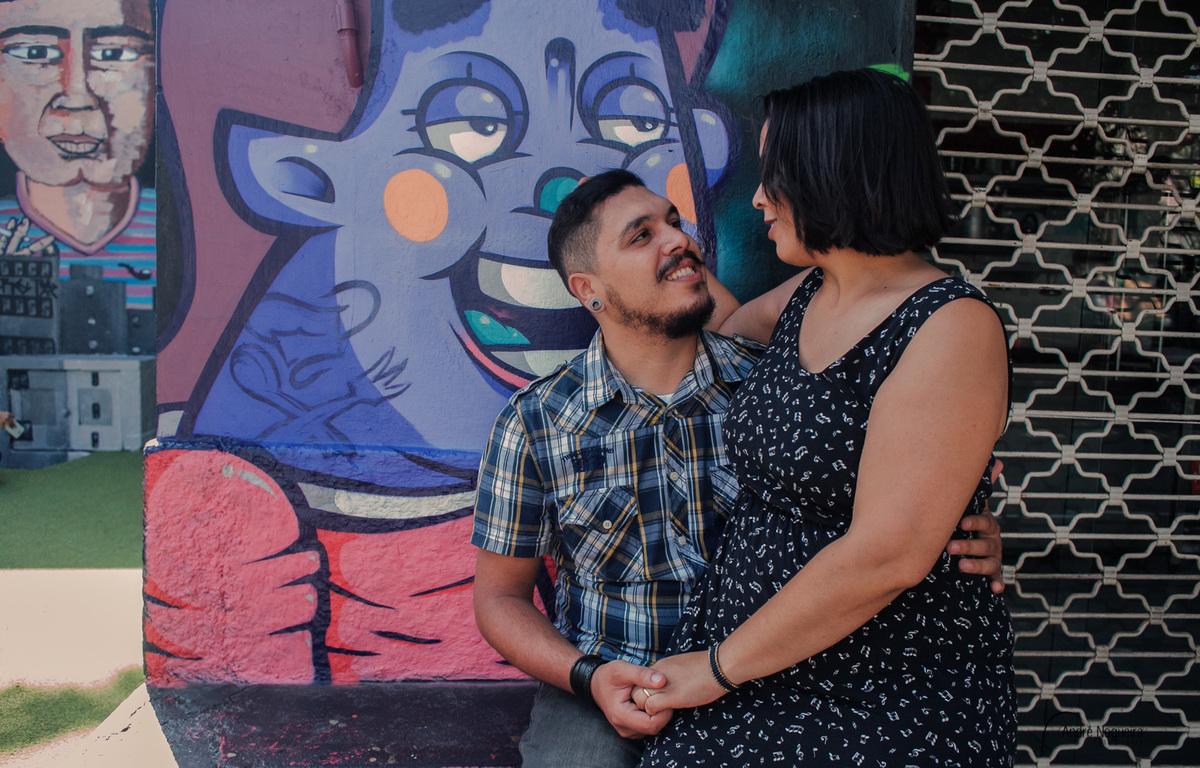 noiva sentada no colo do noivo beco do batman casamento sp