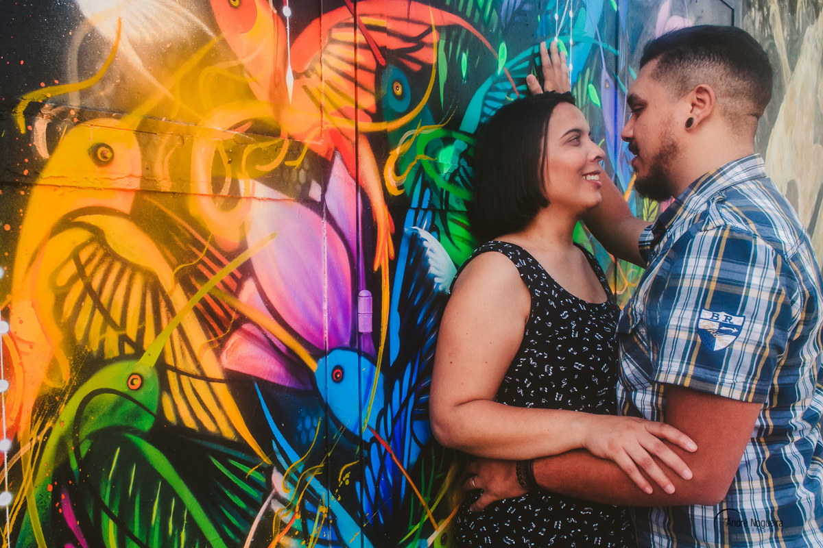 casal sorrindo ensaio casal sp beco do batman