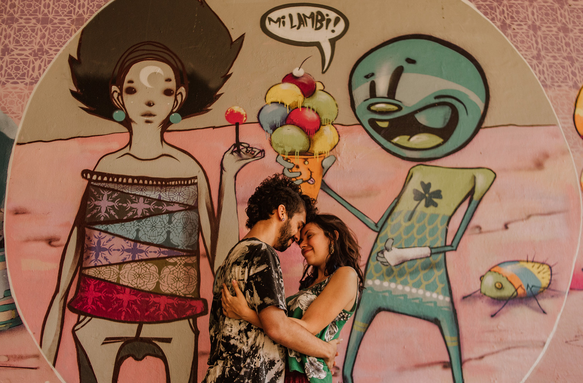 fotografo de casamento sp parque ibirapuera casal abraçados e com a cabeça encostada uma na outra