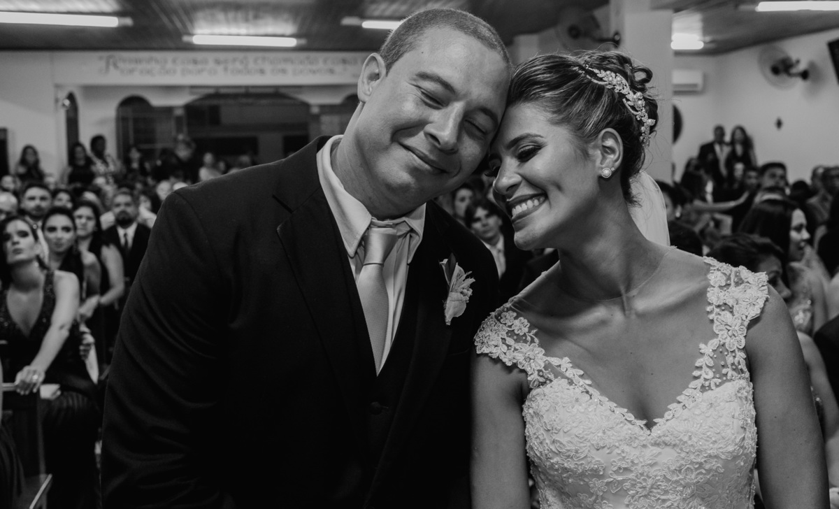 noivos felizes na cerimonia de casamento fotografo de casamento andre nogueira fotografia morena andrade atelier