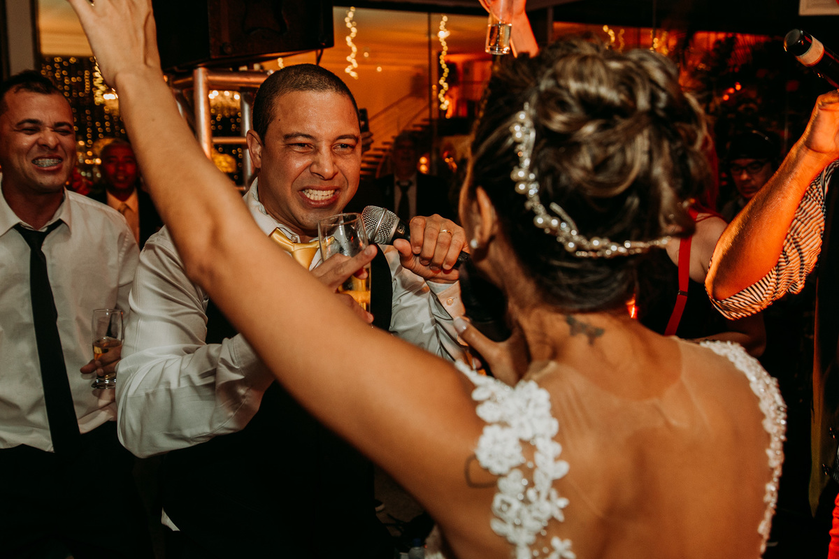 noivo canta para noiva festa de casamento mansão das estrelas