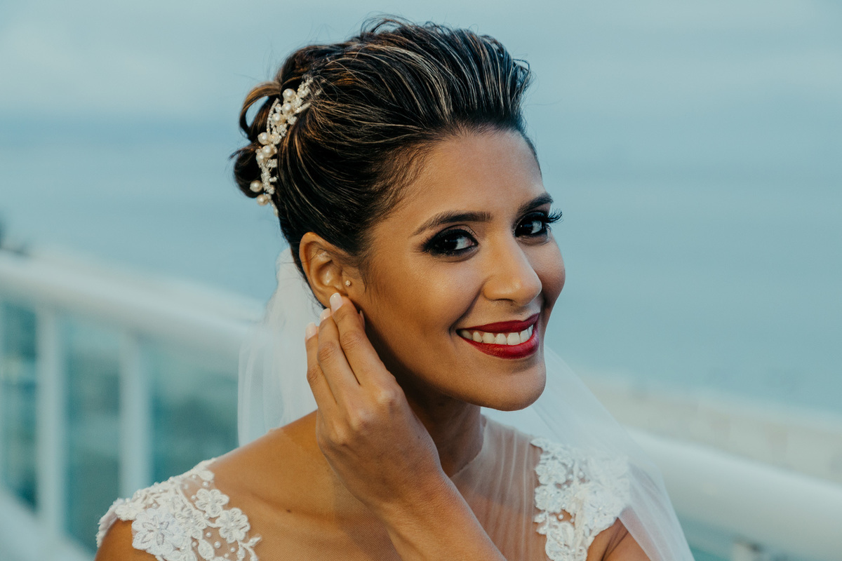casamento rj noiva com vestido da morena andrade atelier na sacada do hotel atlantico sul