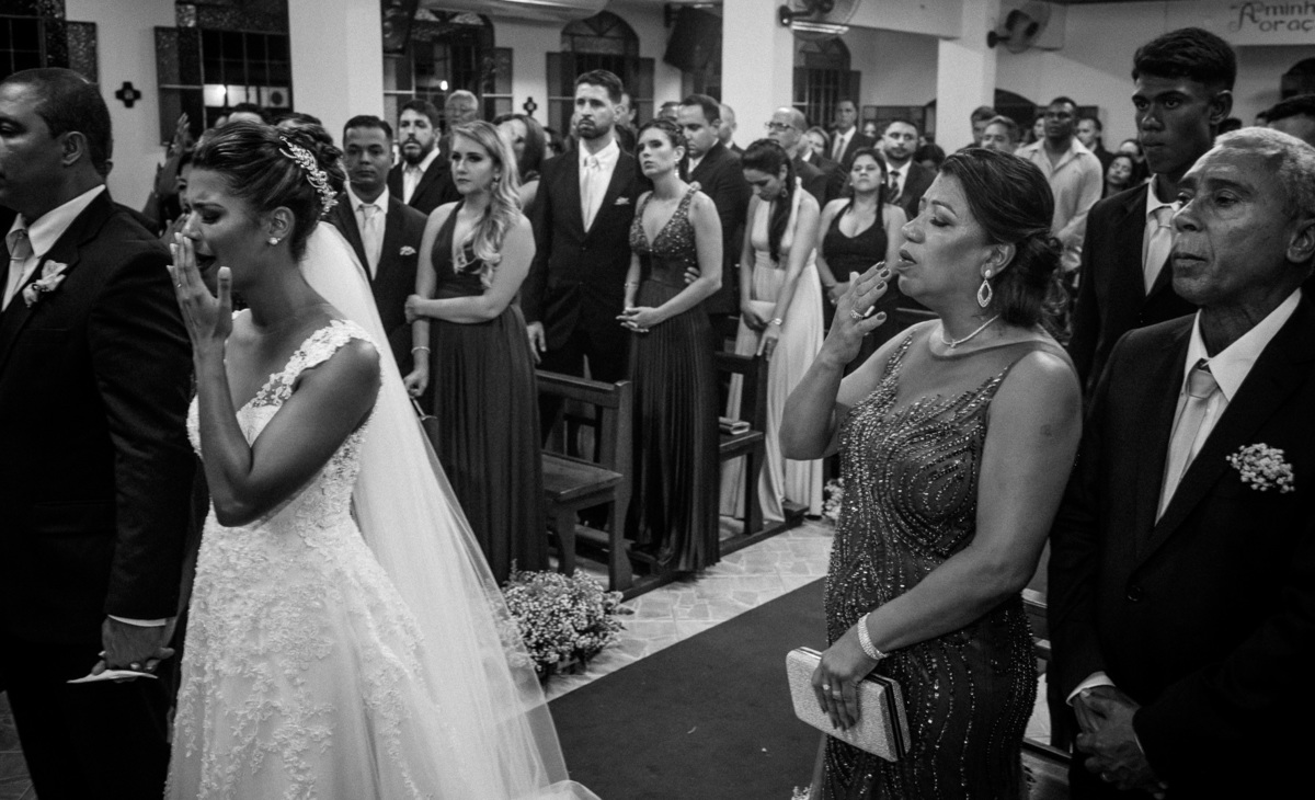 momento emocionante da cerimonia de casamento mãe da noiva emocionada
