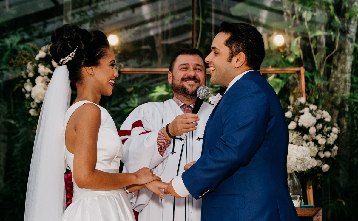 votos dos noivos durante casamento no salão vales dos sonhos espaço jardins casar rj