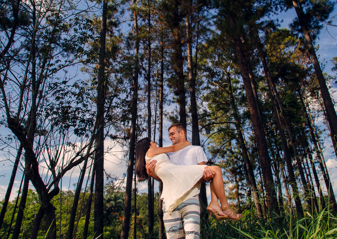 carregando seu amor no colo e em busca da felicidade