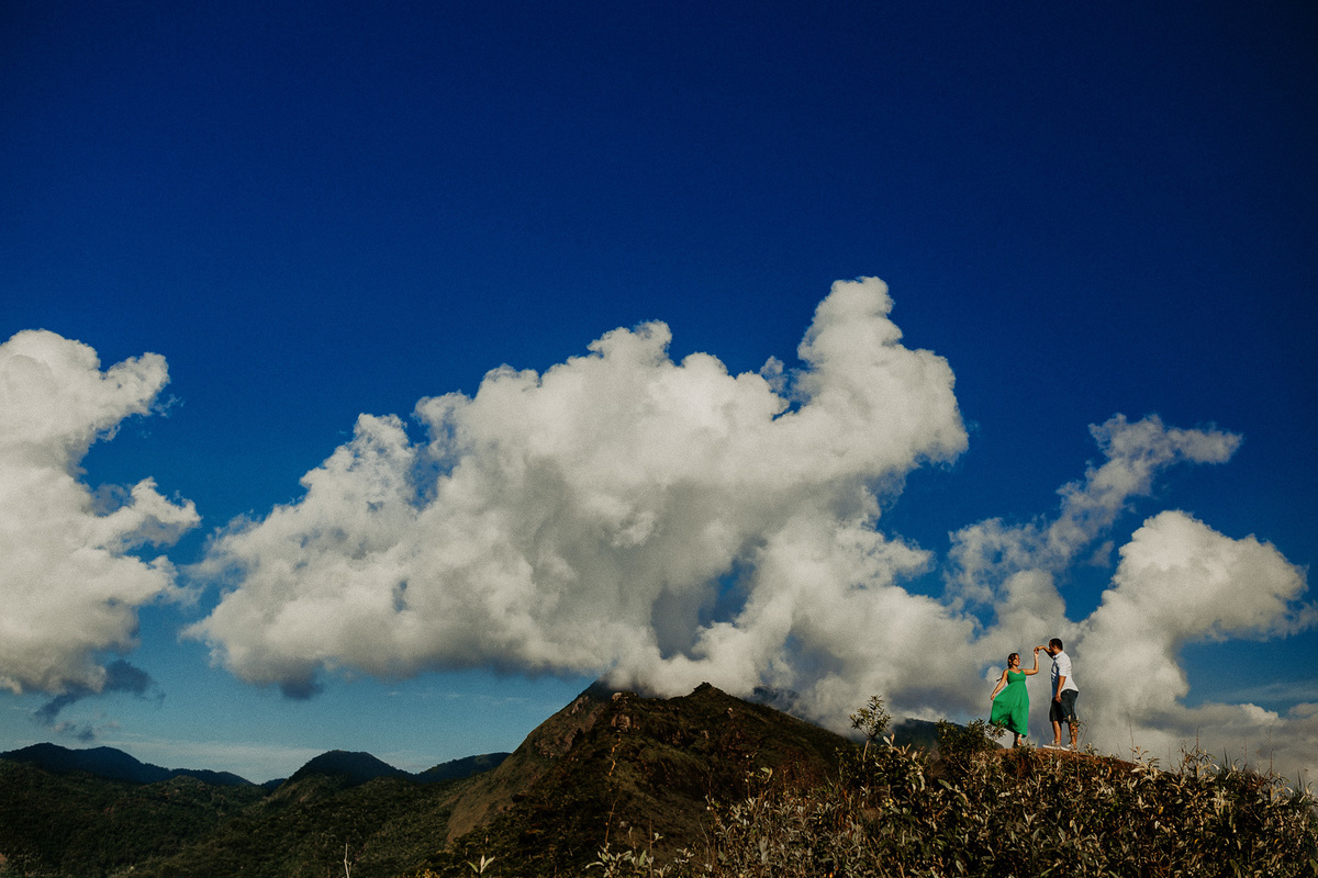 fotos de ensaio pré casamento na pedra da tartaruga em teresópolis