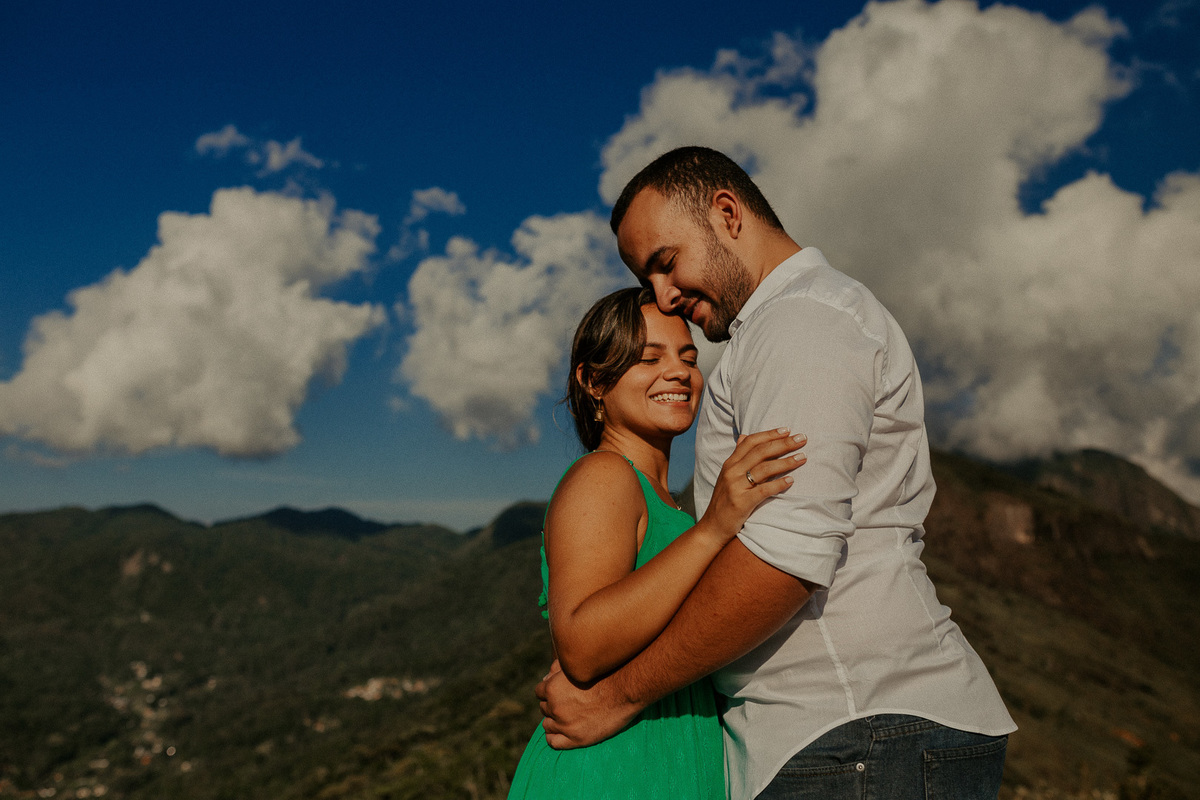 Ensaio pré casamento rj Daniel e Carol realizado na pedra da tartaruga em Teresópolis