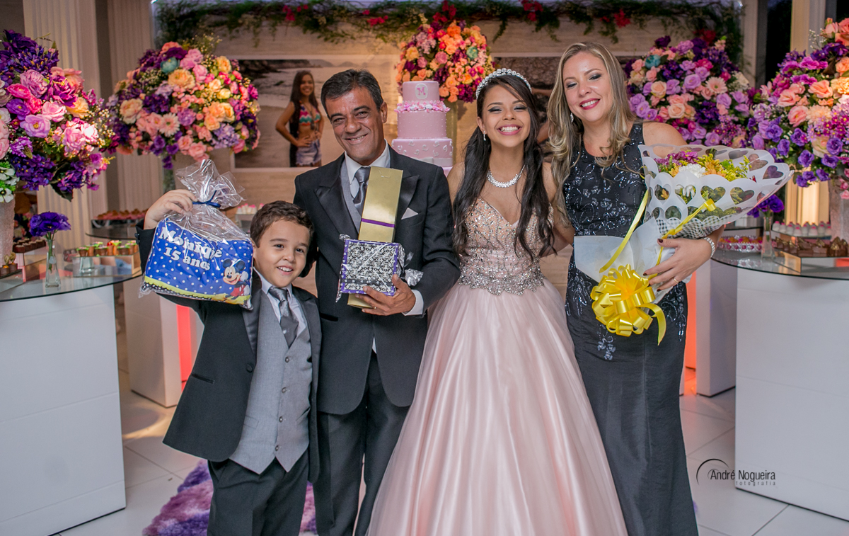 fotografo de 15 anos rj, andre nogueira fotografia rj, debutante dando presente para os pais e irmão, maison bries festas