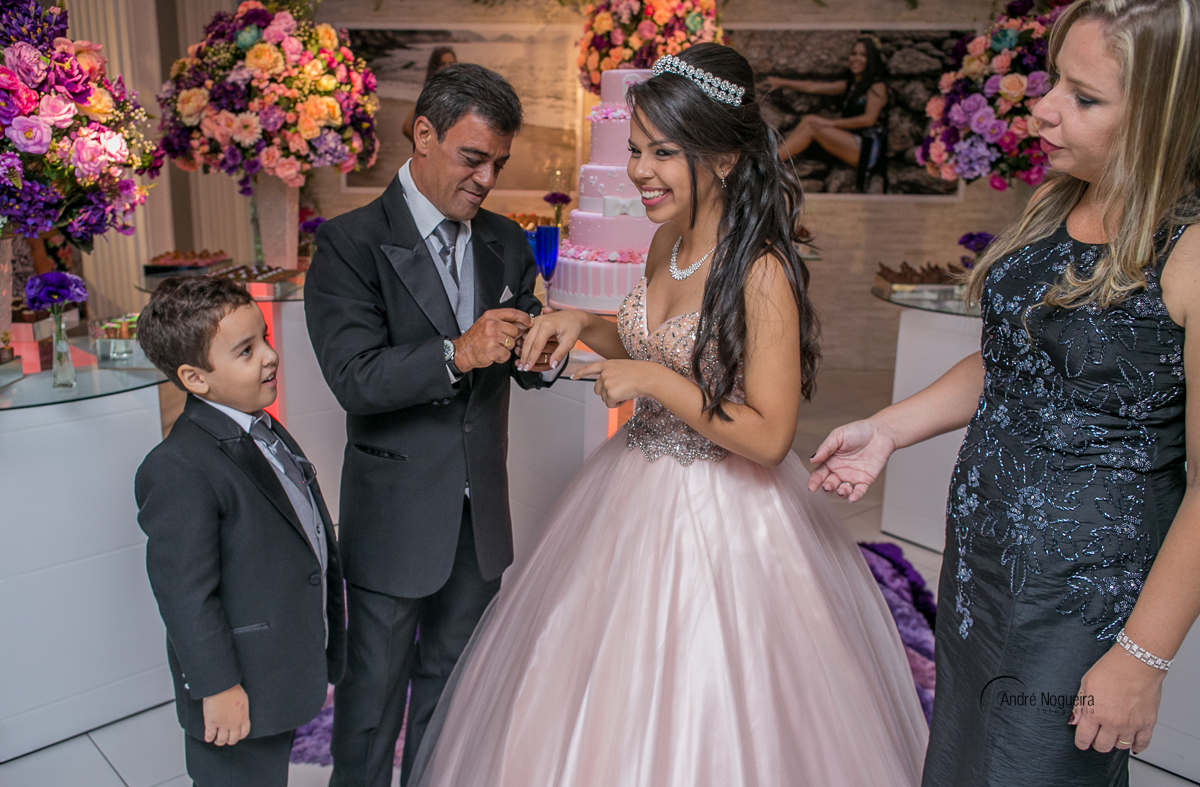 valsa de debutante rj, pai da debutante colocando o anel na debutante