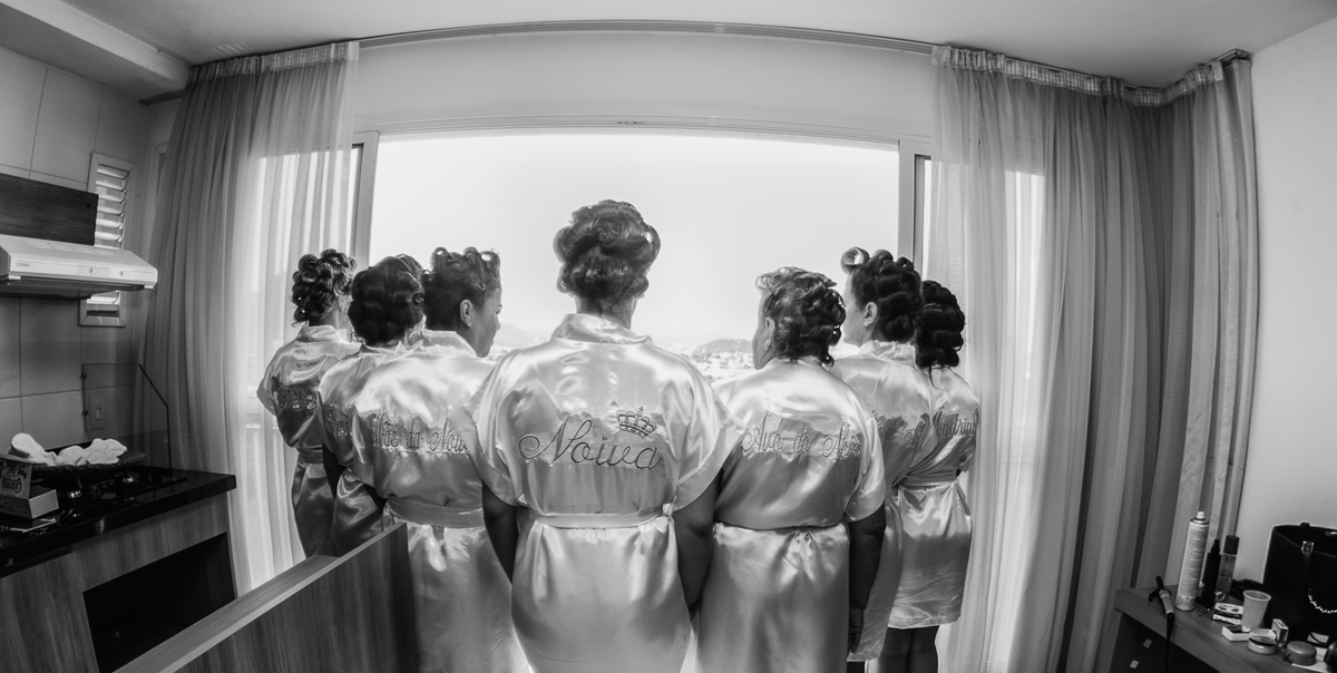 casamento rj,noiva com mãe e as madrinha durante o making of por andré nogueira fotografia