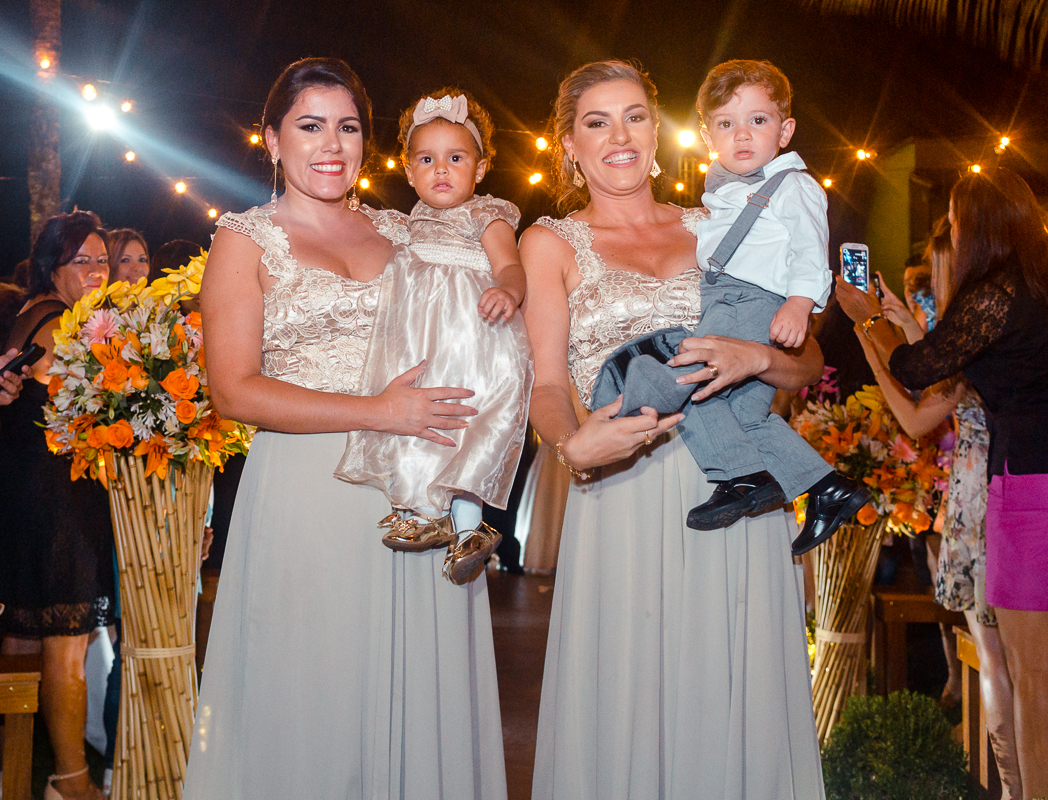 casamento rj,daminha e pajem entrando com as damas de honra em direção ao altar, ,sitio dos martinsm fotografado por andre nogueira fotografia