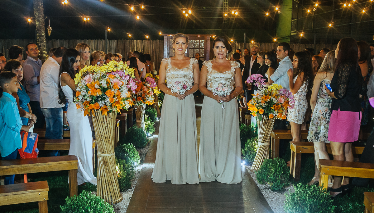 noivos rj,damas de honra entrando em direção ao altar, casamento rj, sitio dos martins, fotografo andre nogueira fotografia