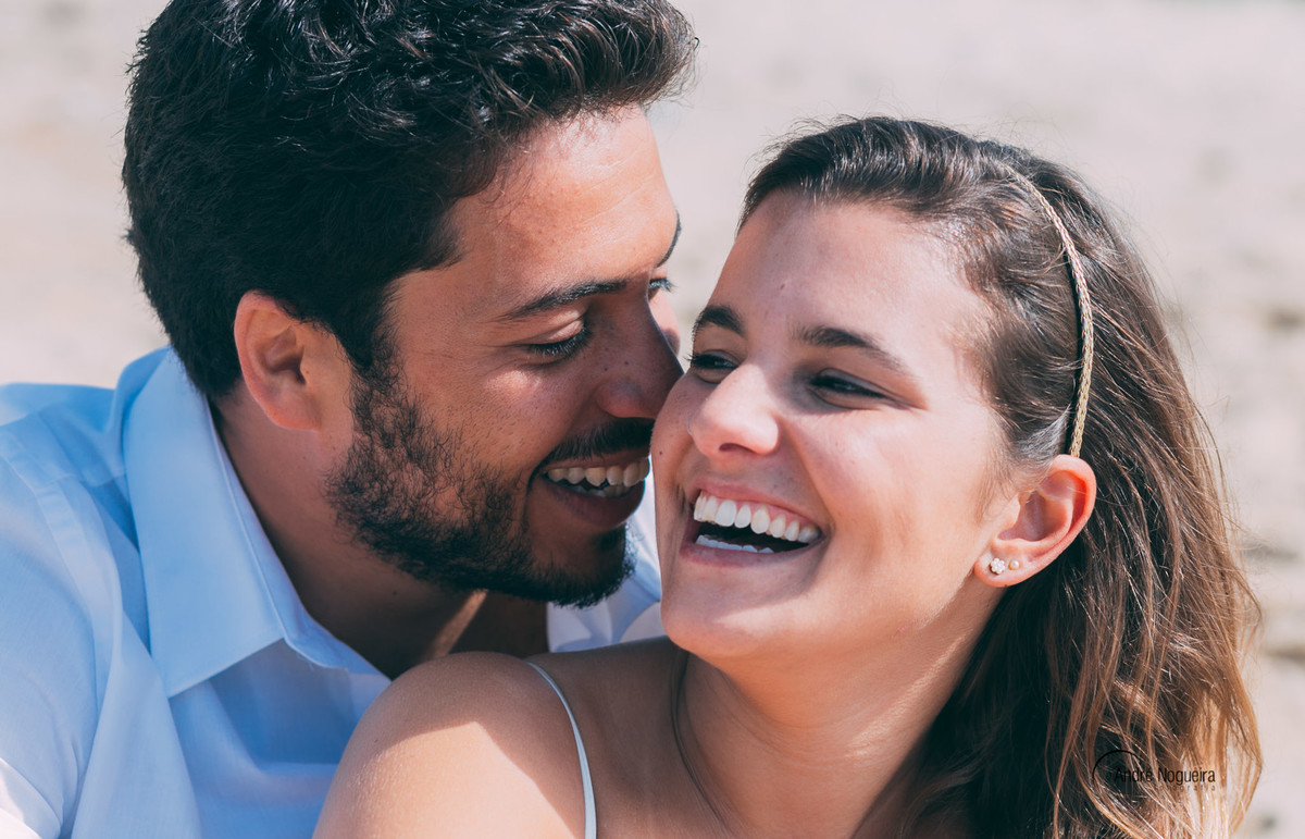 o que será que o noivo contou no ouvido da noiva, que fez com que ela sorrisse tanto?