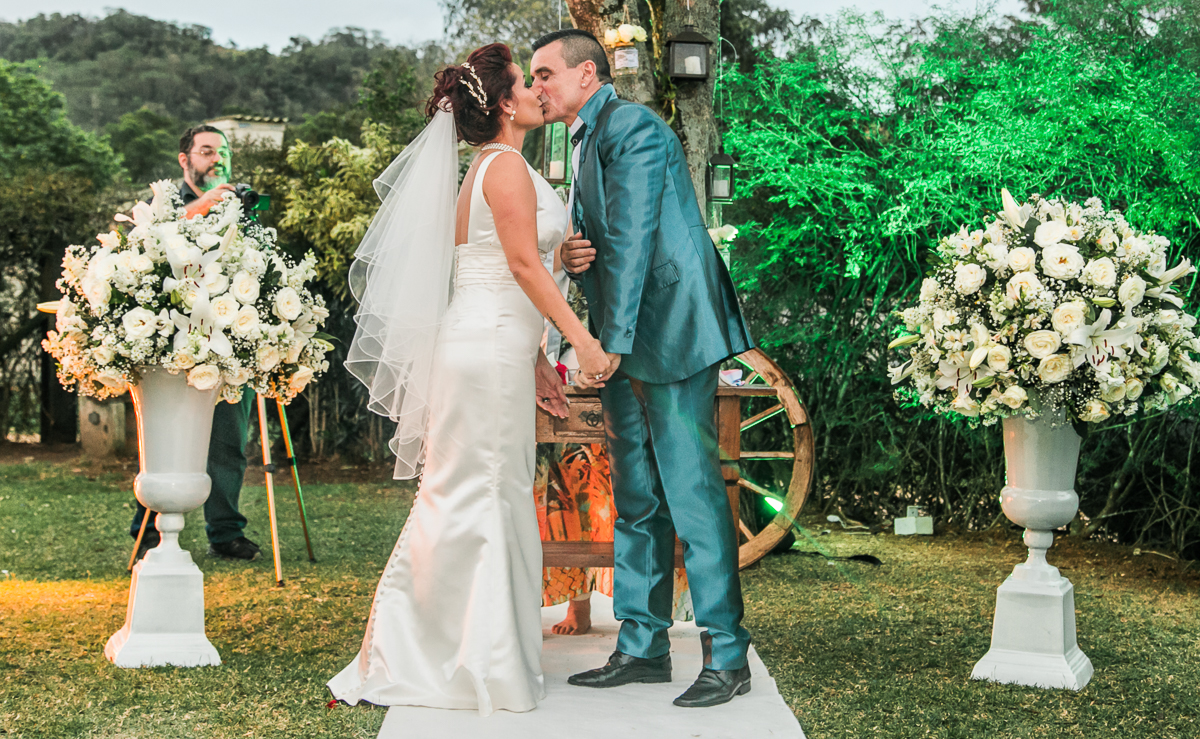 casamento rj, primeiro beijo casados, casamento de dia, chácara do sapê, foto por andré nogueira fotografia