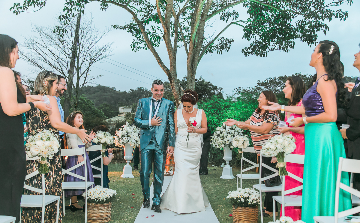 casamento rj, saida dos noivos, chuva de arroz, noivos felizes e casados, casamento de dia, foto por andré nogueira fotografia, cerimônia chácara do sapê