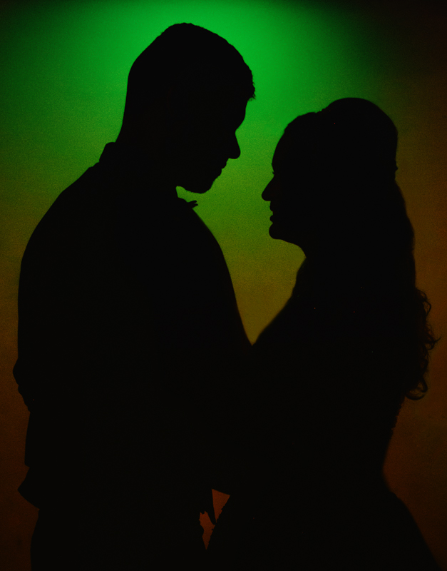 fotografia de casamento rj, silhueta do casal na pista de dança, do salão de festas batuli festas, andré nogueira fotografia