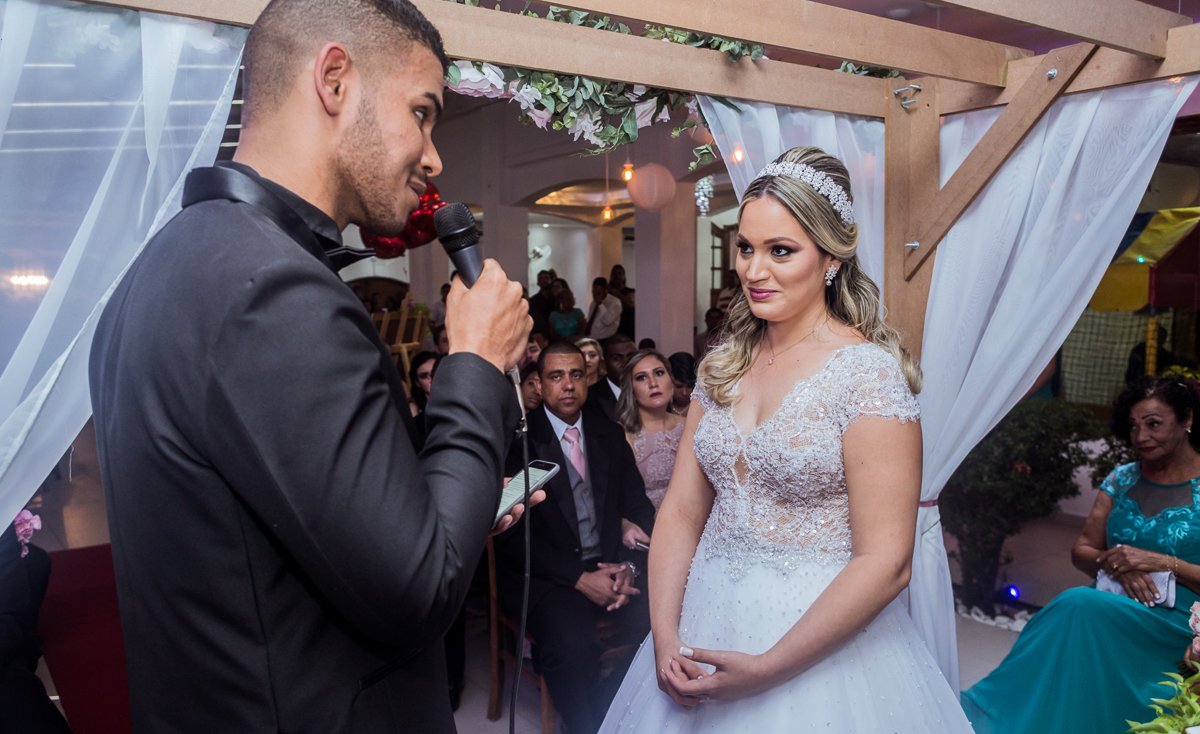 casamento rj, noivo lendo os votos pra noiva, cerimônia de casamento, batuli festas, casamento Leandro e Aliina, André Nogueira Fotografia