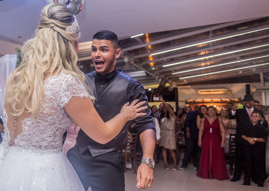 casamento rj, fotografia de casamento rj, noivos dançando na pista de dança, do salão batuli festas