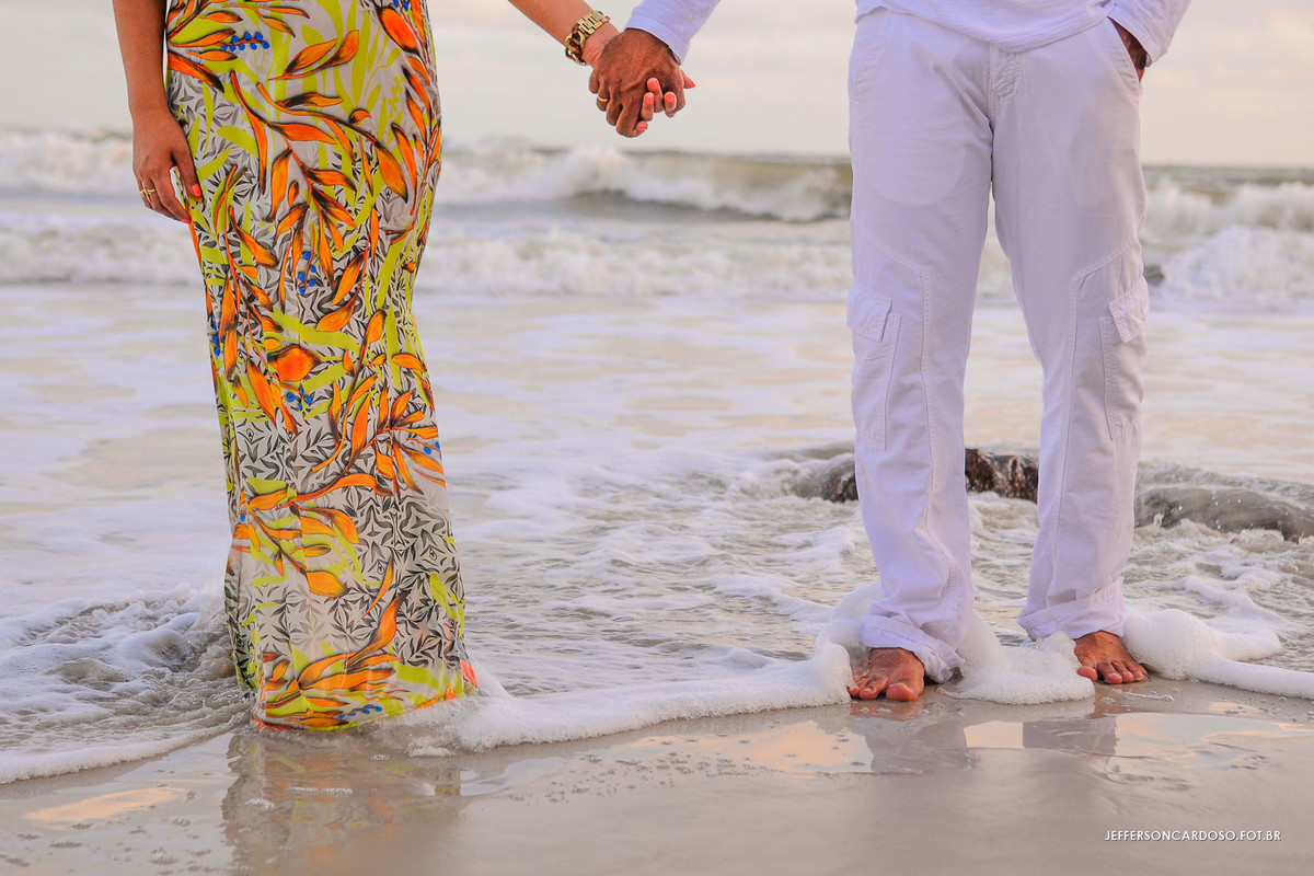 mãos dadas na praia