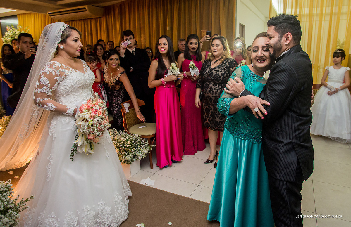 entrega da noiva no altar