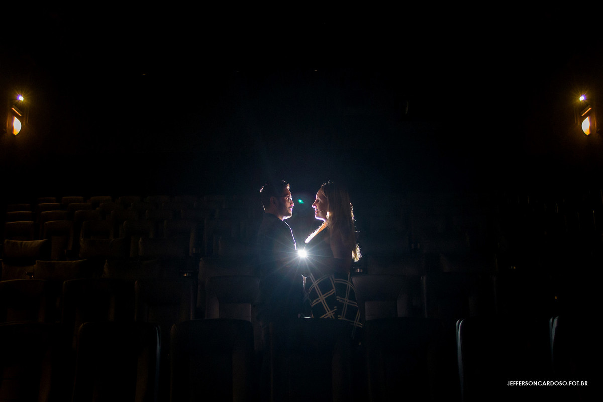 fotografia feito no cinema com casal