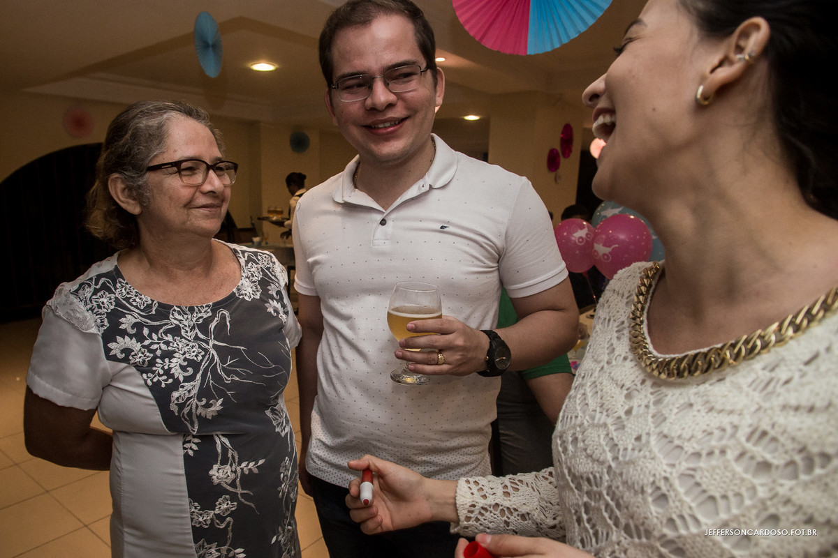 emoção e alegria no chá da diene