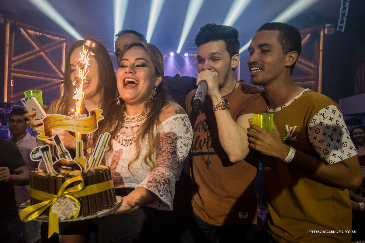 parabéns na casa de show Lamusique