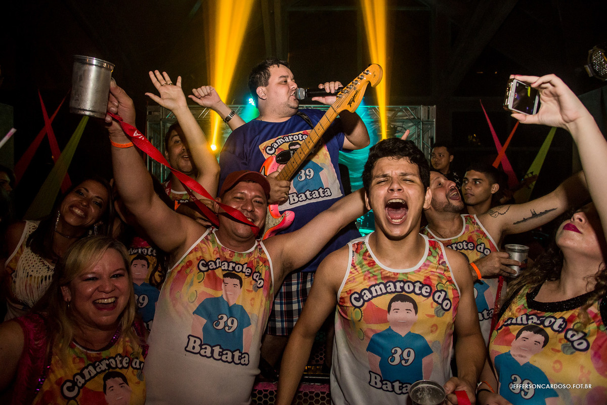 galera anima catando fotos de jefferson cardoso