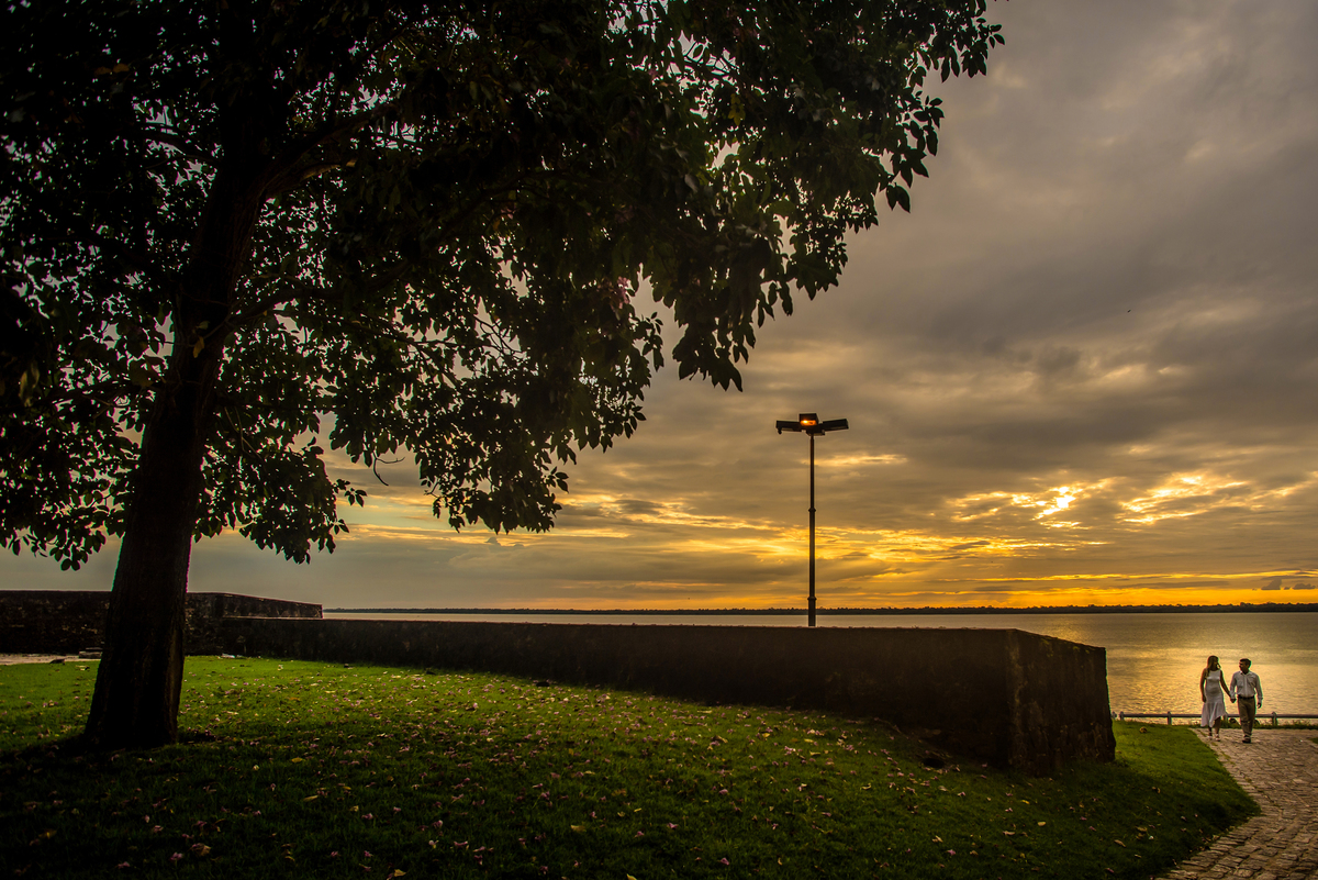 Ensaio Família na casa das onze janelas com book de casal pré casamento com fotografo de wedding do estado do Pará Jefferson cardoso de cametá e castanhal na casa do saulo na beira de Belém no guajará 