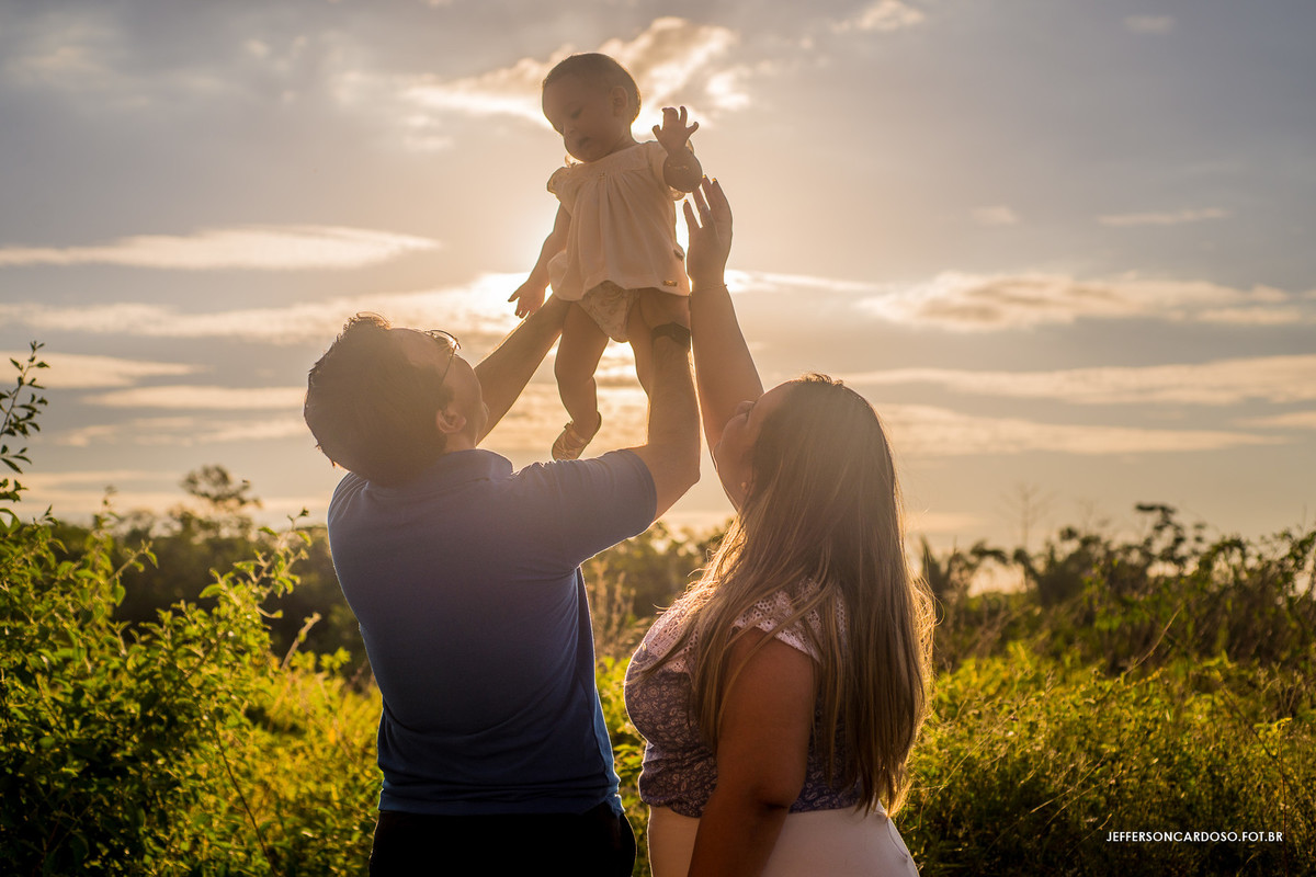 anna carregada pela mãe