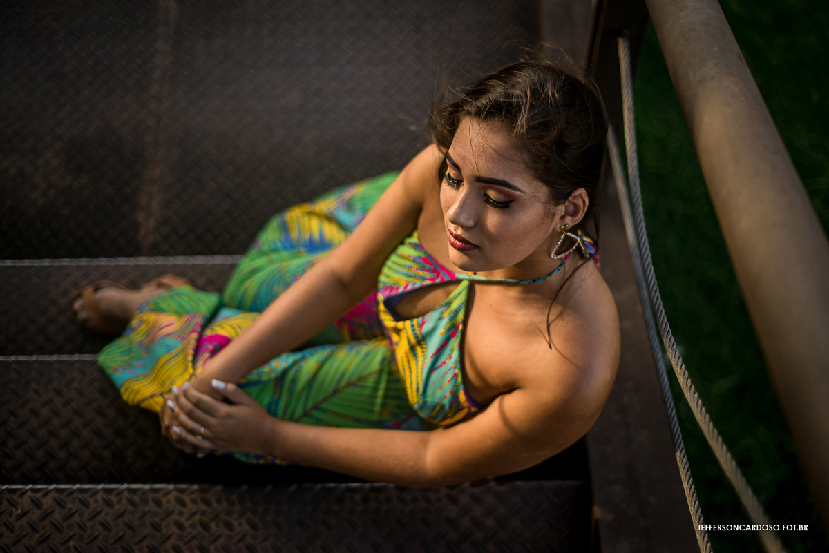 fotografia na escada do forte do castelo com Livia debutante