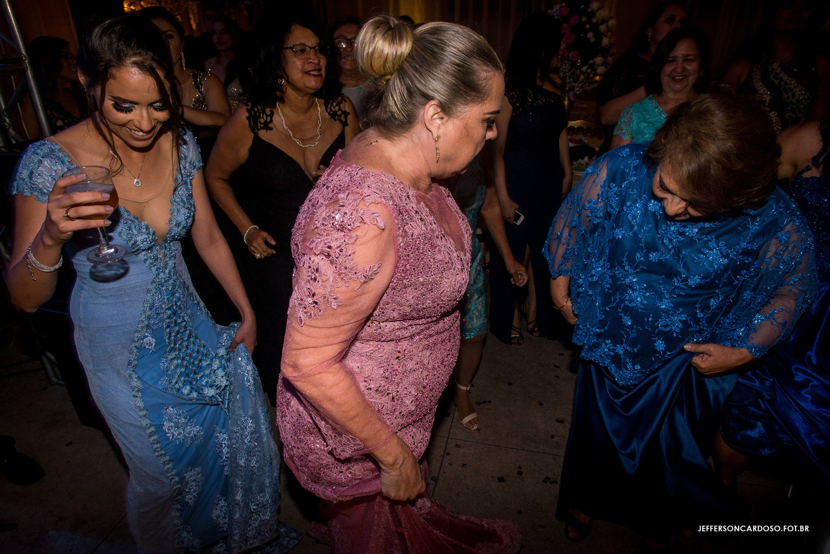 Casamento Natasha e Eudoro na Igreja da Sé com making off Hotel Atrium Quinta das Pedras na recepção, muita emoção, alegria, amor, união, família, wedding de Gêmeas, case de noite com melhor fotógrafo de Belém Pará Jefferson Cardoso Fotografia