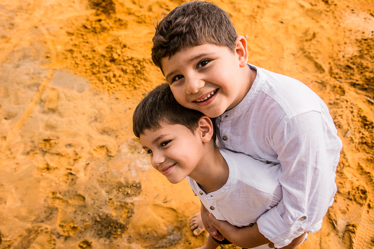 ensaio casal de família na cidade de Cametá na praia do guajará em Pacajá no interior do baixo tocantins com fotografo de casamento pré wedding Jefferson Cardoso no interior com amor e alegria 