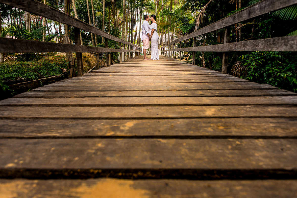 ensaio casal de família na cidade de Cametá na praia do guajará em Pacajá no interior do baixo tocantins com fotografo de casamento pré wedding Jefferson Cardoso no interior com amor e alegria 