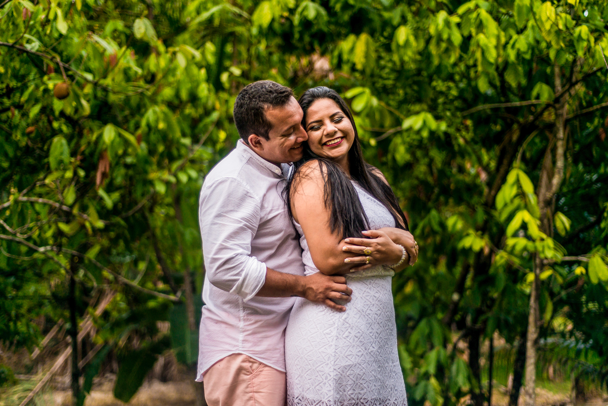 ensaio casal de família na cidade de Cametá na praia do guajará em Pacajá no interior do baixo tocantins com fotografo de casamento pré wedding Jefferson Cardoso no interior com amor e alegria 