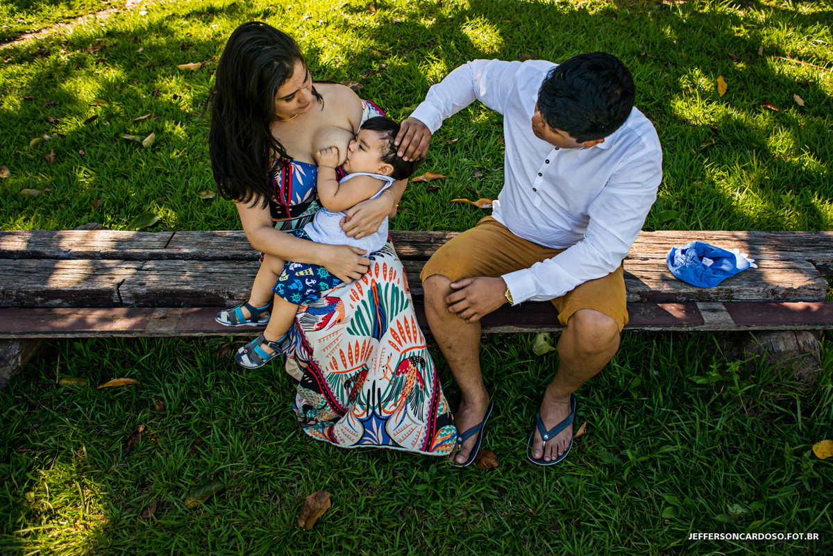 Rio Cupijó, Pará, ensaio família e infantil do João Neto na chácara do João Paulinho em Cametá fotos de 1 ano com o fotogrado de criança Jefferson Cardoso Fotografia, Alegria felicidade paraíso igarapé brincadeira carro estrada