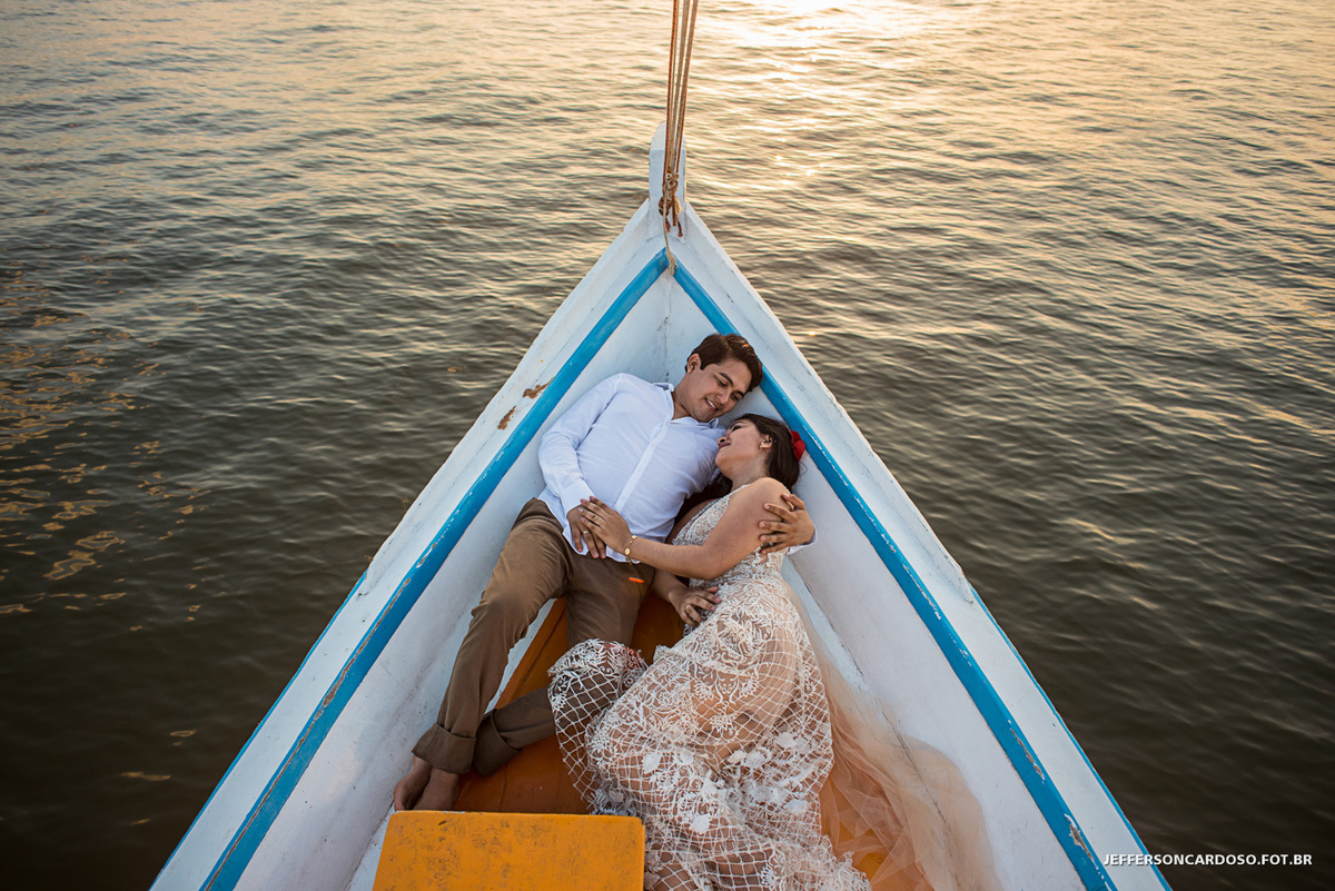 Casal ensaio pré casamento na cidade de Limoeiro do Ajuru fotos feitas na Ilha de Saracá PA com o fotografo de wedding Jefferson Cardoso, ribeirinho, açaizeiros, love, Cametá, céu, natureza, amor